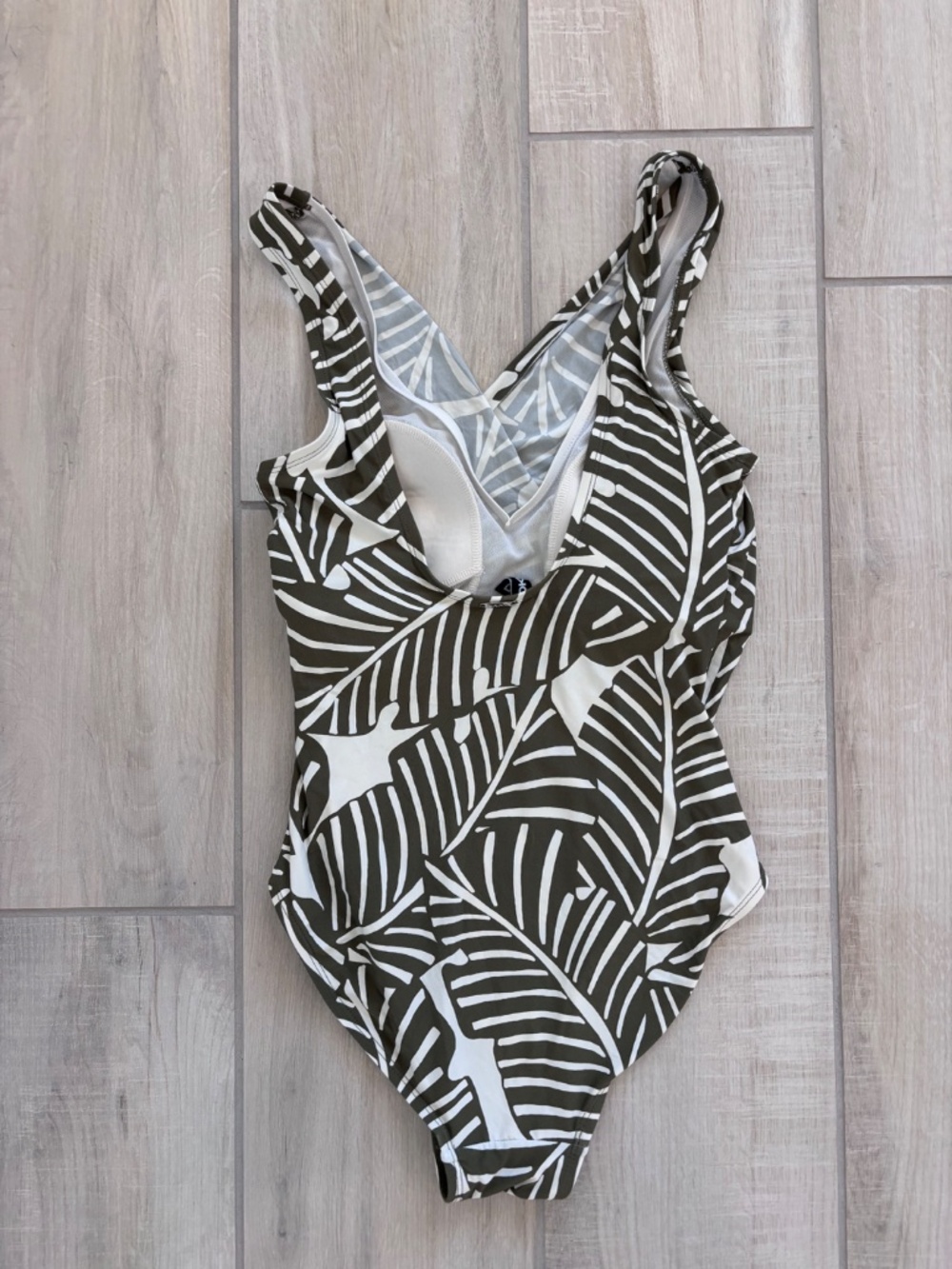 DKNY Tropical Palm Wrap One-Piece Swimsuit, size 8 - Picture 4 of 9